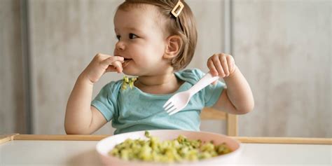 Cuándo y cómo empezar la alimentación complementaria