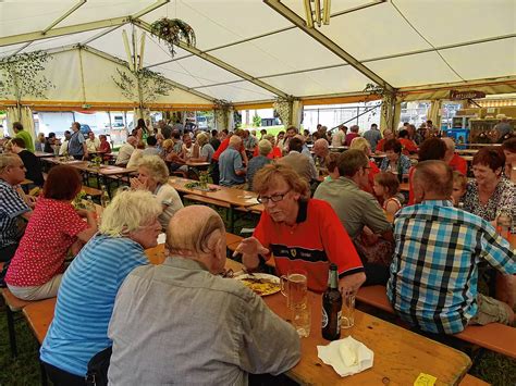 Hohentengen Hei E Party Und Hei E Temperaturen Beim Dorffest In