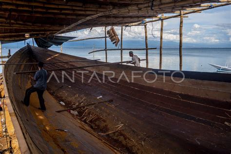 Galangan Kapal Rakyat Kesulitan Bahan Baku Antara Foto