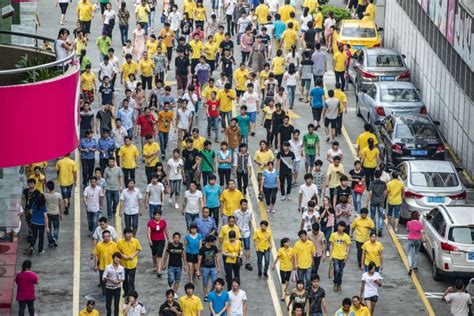 在“世界工厂”打工的第24年：城市的异乡人，故乡的陌生人凤凰网