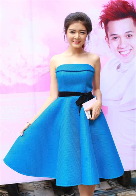 Sốc với gương mặt dao kéo cứng đờ của hot girl Lilly Luta