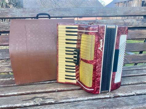 Working Russian Accordion.96 Bass.37 Keys. 3 Voice. 3 Registers ...