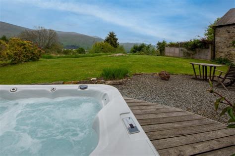 Lodges With Hot Tubs In Scotland Visit Loch Tay Lodges In Scotland
