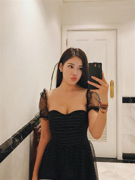 Hot girl Milan Phạm với bikini khoe dáng nóng bỏng trên biển Người đẹp Việt Giải Trí