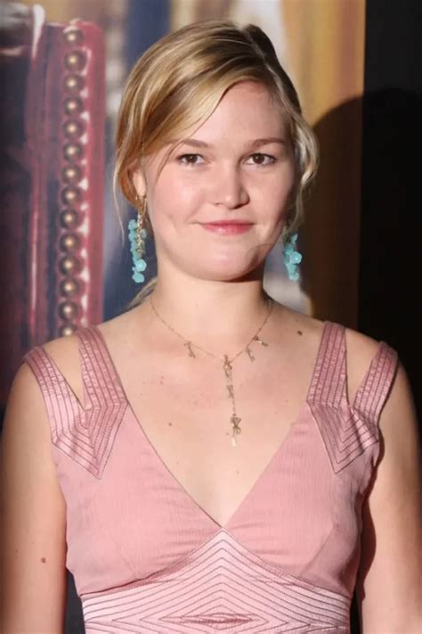 Julia Stiles Sexy And Hot Bikini Pictures Woophy