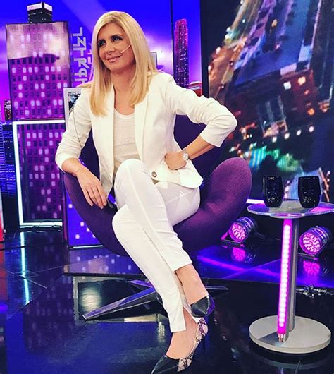 A los 47 Débora Plager cautivó con una diminuta bikini Infobae