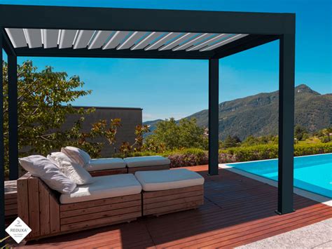 Pergola bioclimatique carrée motorisée en aluminium 4 poteaux