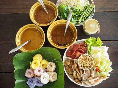 รีวิว ขนมจีนสารัช เรือนหล่ม ขนมจีนน้ำยาป่า กะทิ อร่อย เครื่องเคียงดี