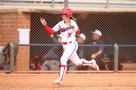 Arizona softball sweeps Utah to begin Pac-12 play - Arizona Desert Swarm