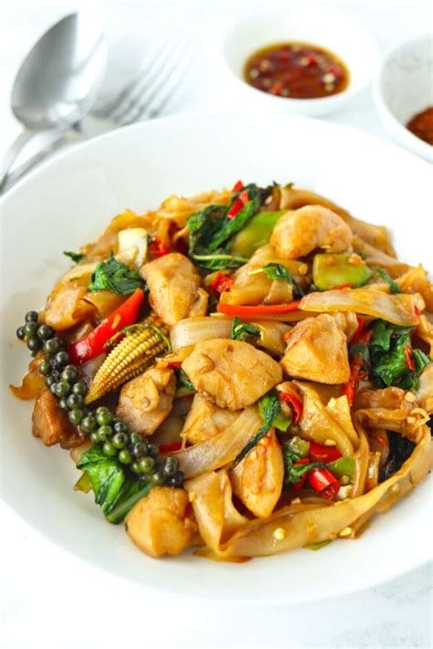 Pad Kee Mao Gai Thai Drunken Noodles With Chicken That Spicy Chick