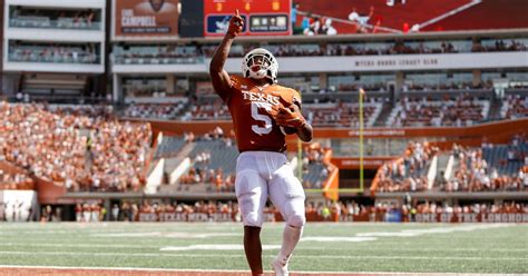 Texas Running Back Bijan Robinson Featured On Trading Card In New Nil