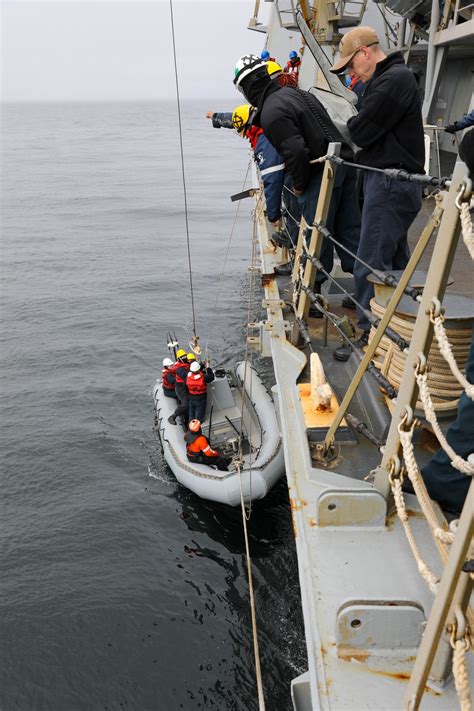 DVIDS - Images - USS Momsen (DDG 92) [Image 16 of 19]