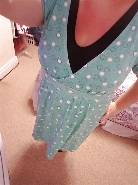 Chubby Brunette Amateur Richelle Ryan Flaunts Her Cleavage At Her Home CoedCherry