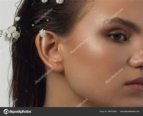 Nahaufnahme Des Halbbildes Eines Gesichts Mit Sch Ner Haut Und Nude Stockfotografie