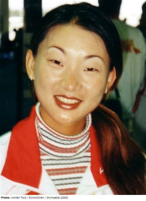 Olympedia – He Ying 