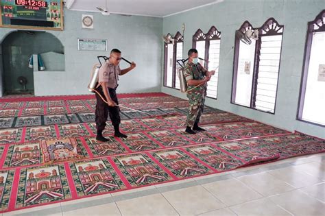 Cerita Polsek Rajeg Bersih Bersih Untuk Memakmurkan Masjid Deliknews