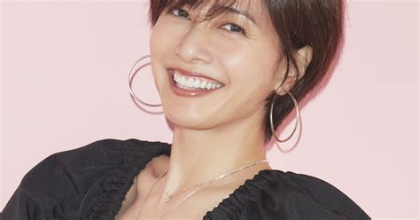 内田有紀さん、48歳の現在でも「ミニスカ」を着こなす！特別カット集 美st Online