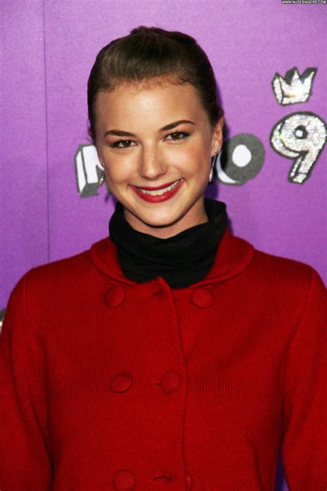 Emily Vancamp Hot Babe Posing Hot Actress Celebrity Nude Scene Blonde