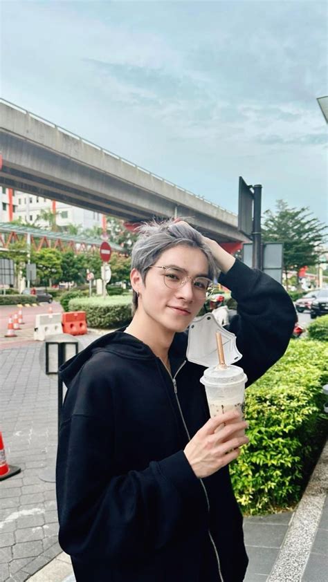 XIAOJUN Nct Boyfriend Material Wine Mom