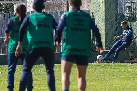 Gurias Gremistas encerram preparação visando primeiro duelo pela