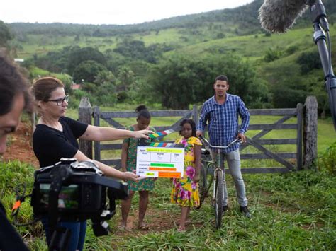 Curta Vitória a Minas II leva telona de cinema para ruas e praças do ES