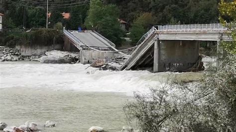 Crollo Del Ponte Di Romagnano Sesia Youtube