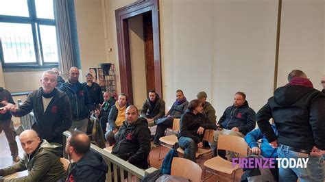 Prosegue L Occupazione Di Palazzo Vecchio Da Parte Dei Lavoratori Ex Gkn