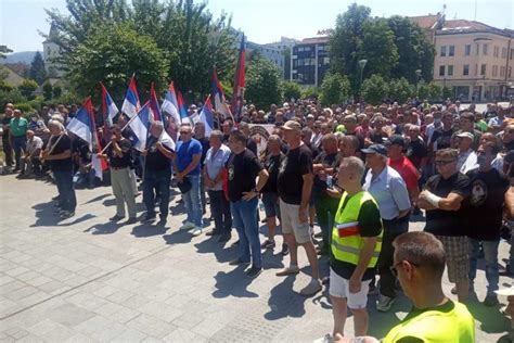 Protest Ratnih Veterana U Banjaluci Ovo Su Posljednji Mirni Protesti