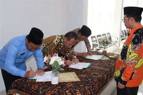 Para Kepala Madrasah Negeri Jember Teken Perjanjian Kinerja Dan Pakta