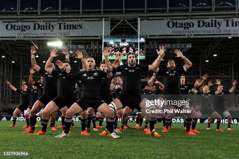 All Blacks Haka Photos and Premium High Res Pictures - Getty Images