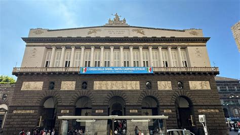 L Omaggio Del Teatro San Carlo Al Napoli