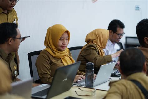 Perkuat SPBE Puluhan Lurah Di Banjarmasin Daftarkan Tanda Tangan