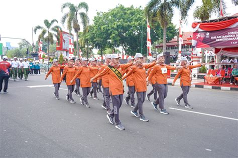 Lomba Gerak Jalan Bapak Ibu Guru Smk Islam Blitar Meriahkan