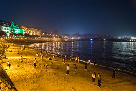 青岛晚上海边夜景图片山东青岛旅游景点海边青岛海边风景大山谷图库