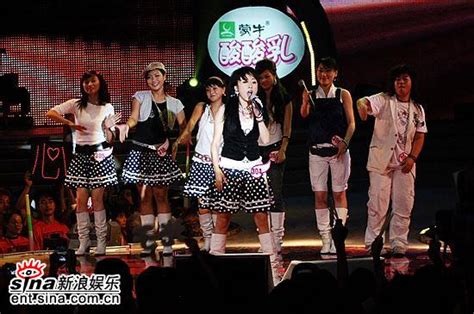 图文：2006超级女声复活赛 成都七位超女演唱影音娱乐新浪网