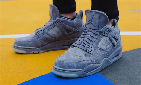 Кроссовки Nike Air Jordan 4 Retro X KAWS Cool Grey купить в Москве со ...