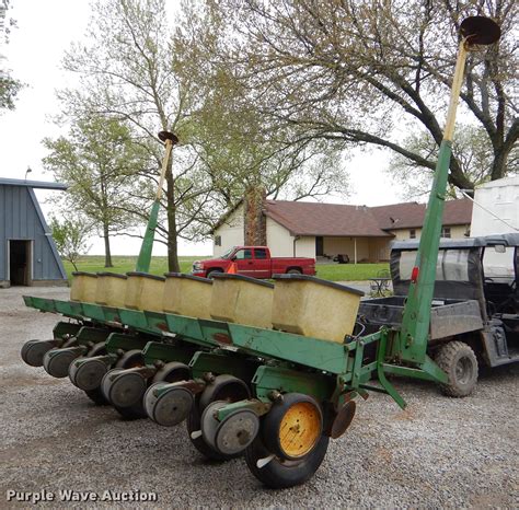 John Deere Planter In Girard Ks Item Fh Sold Purple Wave