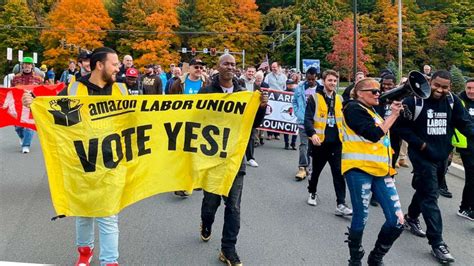 Amazon Warehouse Workers Vote Against Union A Setback For Us Labor