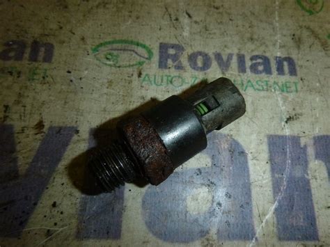 Датчик давления масла (1,9 DCI 8V) OPEL VIVARO 2001-2006 (Опель Виваро ...