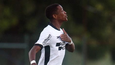 Joia Do Botafogo Yarlen Comemora Primeiro Gol No Profissional Nem