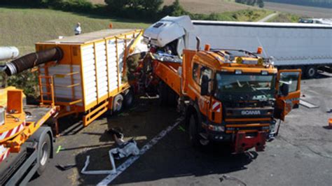 Lkw Fahrer Krachte In Sperre Und Starb Oe At