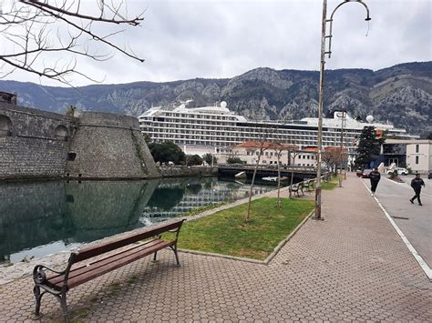 UPLOVIO KRUZER VIKING SKY Radio Kotor