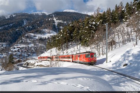 Die Deh 4/4 I 54 "Goms" und Deh 4/4 22 "St. Niklaus" die a, 4.1.21 beim ...