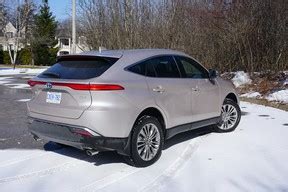 2023 Toyota Venza XLE | SUV Review - Reviews | Driving