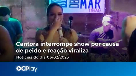 Cantora interrompe show por causa de peido e reação viraliza YouTube