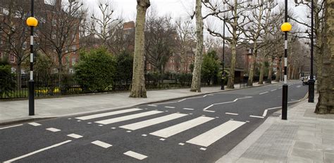 Who Has Right Of Way At A Pedestrian Crossing Ageas