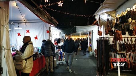 A Genova Si Accende L Aria Di Natale Tra Mercatini E Albero