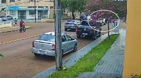 C Mera Flagra Acidente Entre Moto E S Na Rua Da Bandeira Cgn O