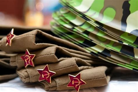 Что подарить на 23 февраля мужчинам коллегам по работе. Идеи недорогих ...
