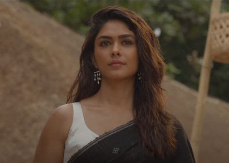 Mrunal Thakur In Hi Nanna Bollywood Actress Hot Photos Beautiful Bollywood Actress Most